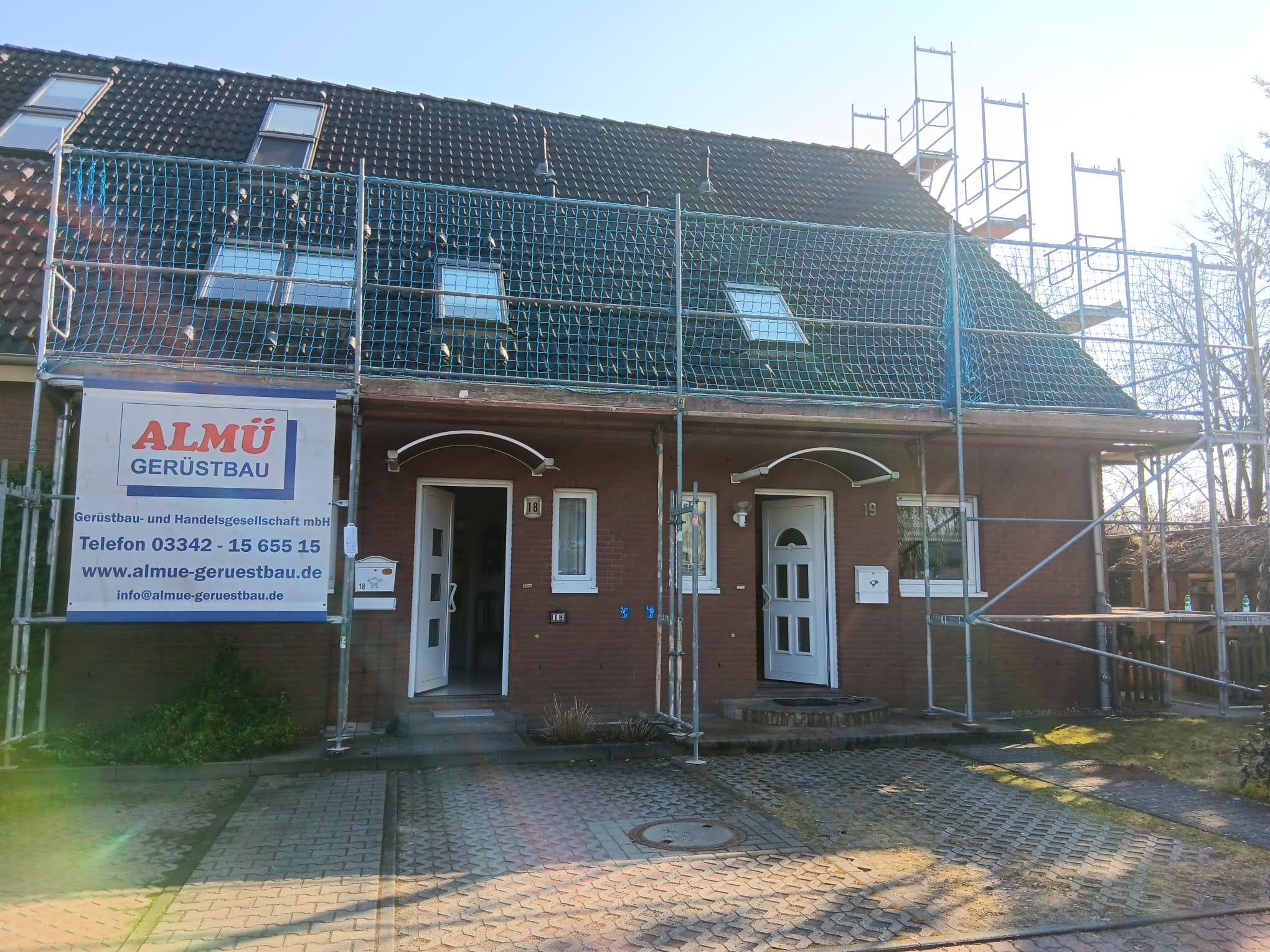 Gerüst für Dacharbeiten